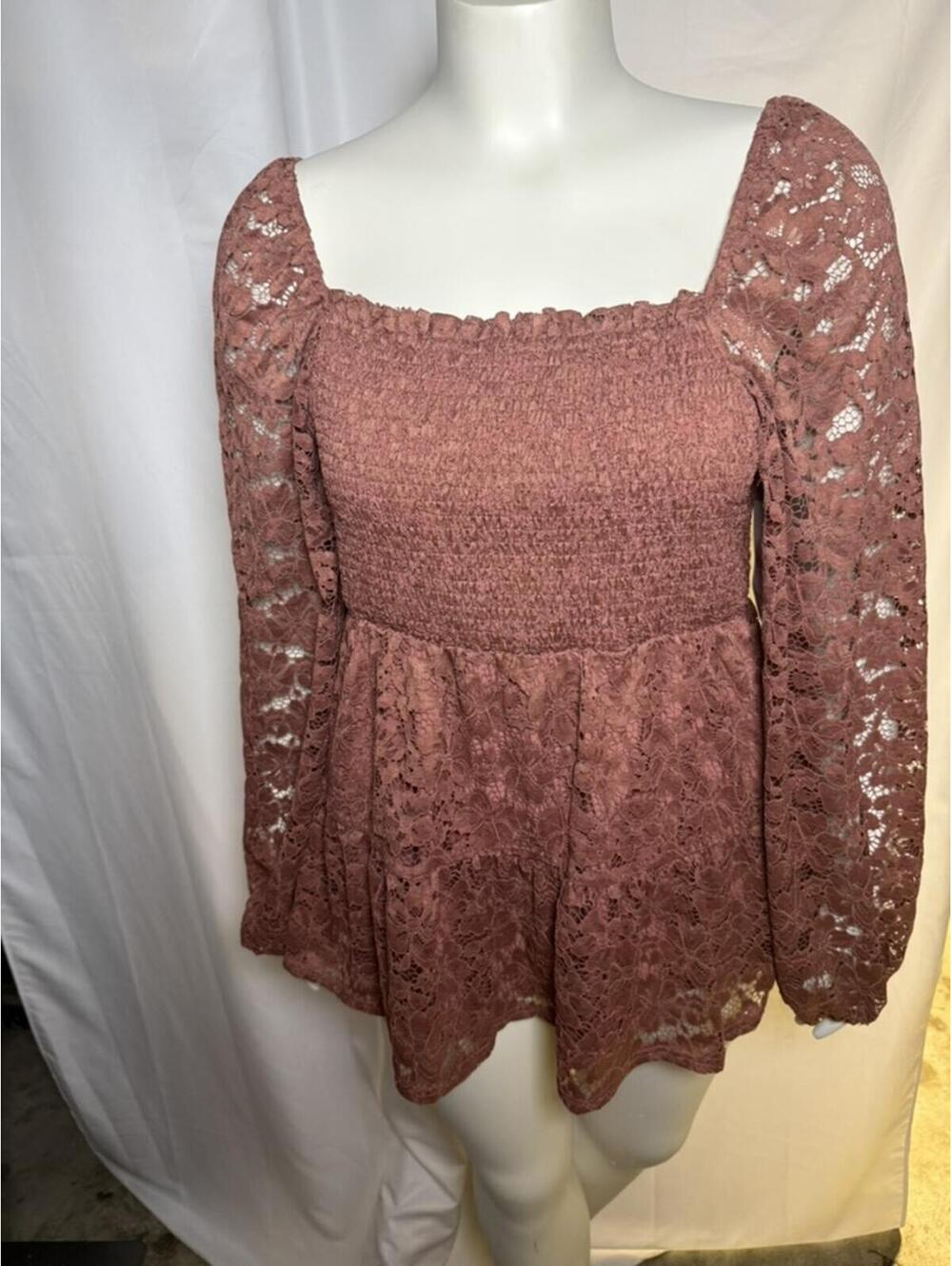 NWT Andre by Unit Women's Mauve Lace Smocked Peplum Top with Long Sleeves
